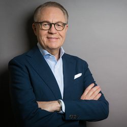Robert 400x400 Robert 400x400